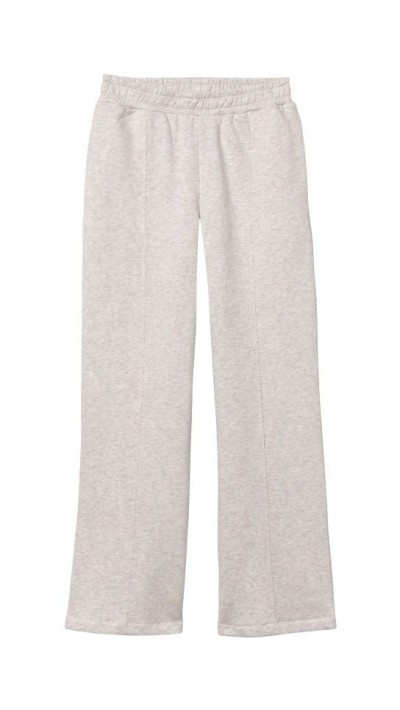 pantalón chandalero gris y marrón