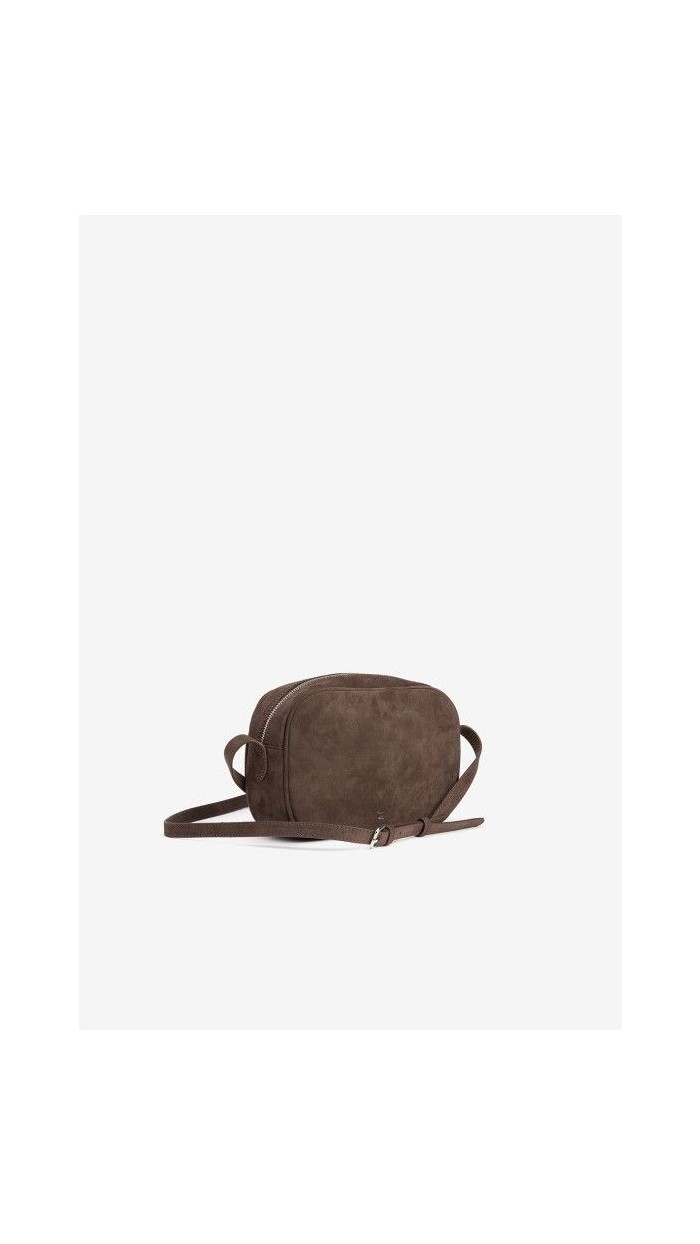 bolso bandolera marrón con detalles metal
