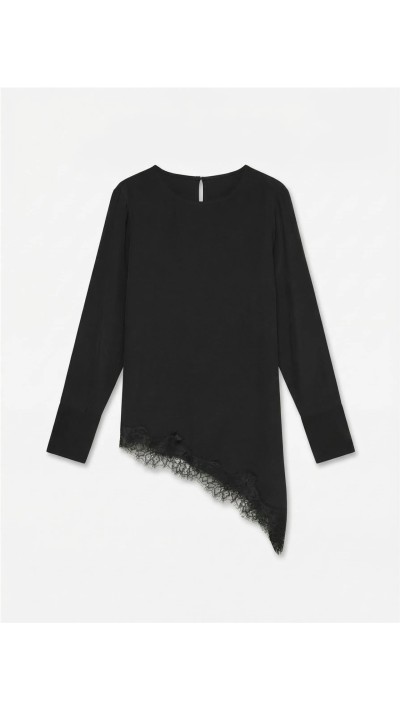 blusa negra detalle asimetrico encaje