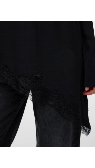 blusa negra detalle asimetrico encaje
