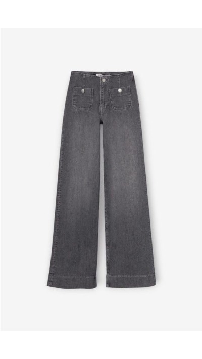 Pantalón vaquero recto en tono gris oscuro, talle alto y bolsillos del