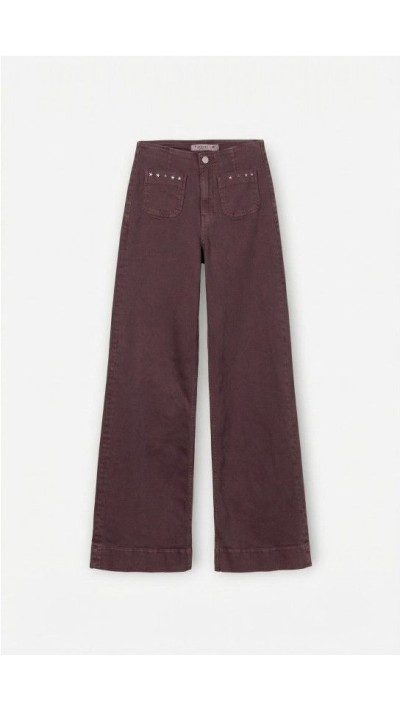 Pantalón vaquero recto en tono gris oscuro, talle alto y bolsillos del