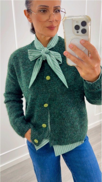 CHAQUETA VERDE BOTONES CONTRASTE PISTACHO, SUAVE , LIGERA Y CALENTITA