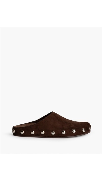 mules marrón choco tachuelas