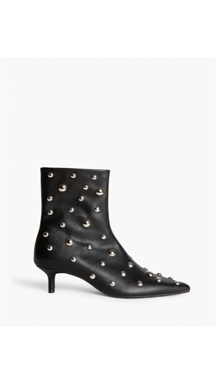 botin marrón tachuelas