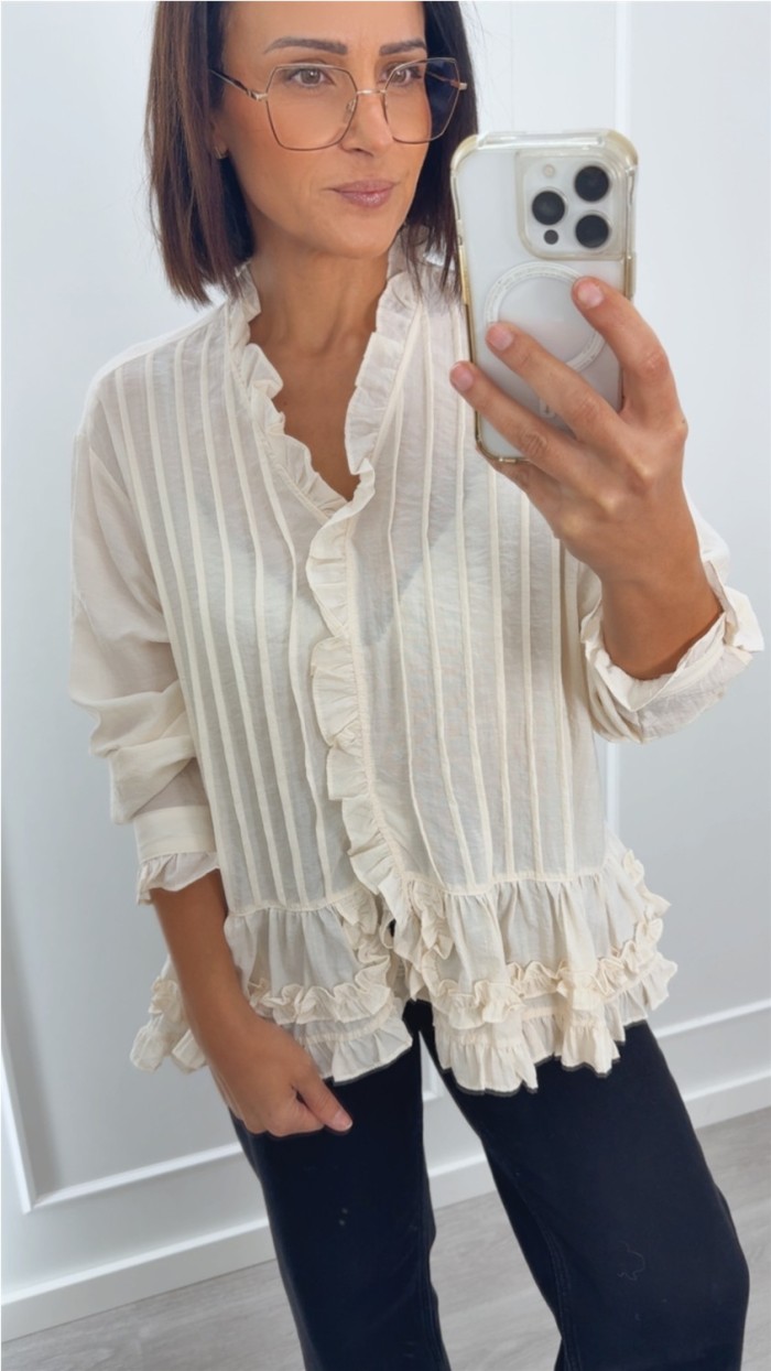 BLUSA EN BEIGE CON VOLANTES CULLO PICO